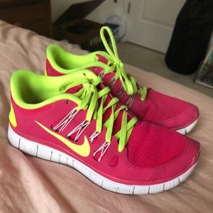 women’s size 7.5 Nike free runs!!! neon pink/green